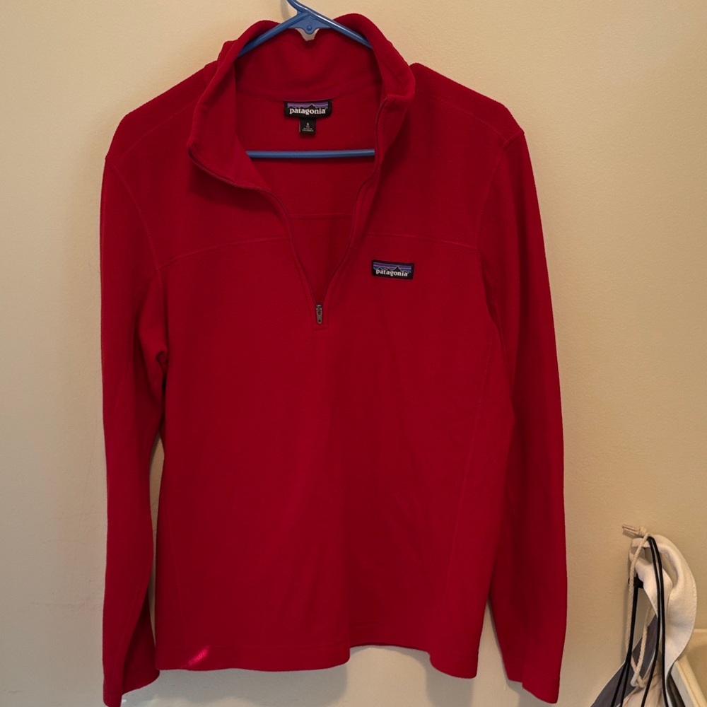 Patagonia Men’s Vibrant Red 1/4 zip lightweight fleece in good shape